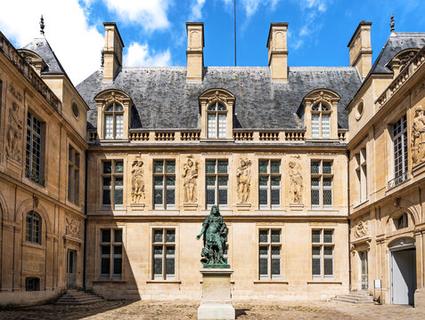 The main courtyard of H&ocirc;tel Carnavalet, house of Carnavalet Museum dedicated to the history of the city, with statue of Louis XIV, Paris city center, France