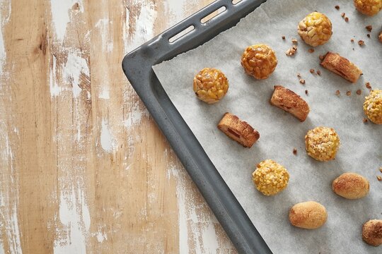 Panellets served on tray
