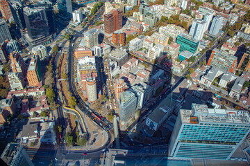 perspectiva  aérea e os prédios da cidade de Santiago capital do Chile 