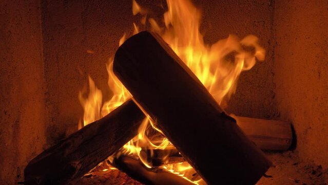 fire burning in fireplace oak wood - beautiful flames - slowly burning fire - relaxing fire 4K 60 FPS