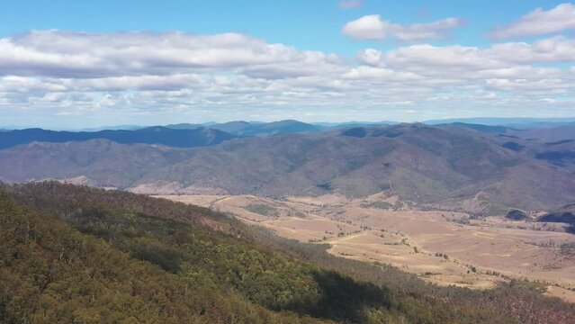 Pioneer lookout scenic view over mountain ranges and creeks off highlands 4k.
