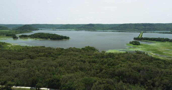 Important location of Mississippi Flyway; good spot for waterfowl birdwatching.