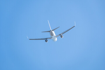 Fototapeta na wymiar 東京の空港から離陸する飛行機