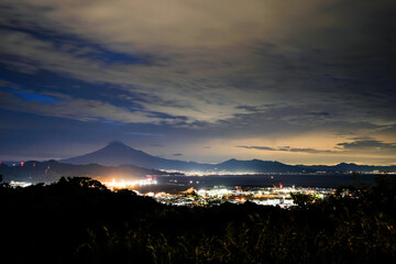 静岡県静岡市日本平の展望台からの富士山と朝焼け