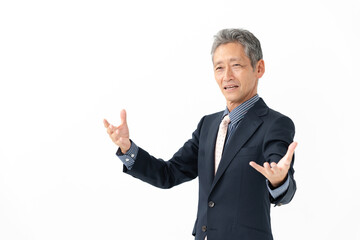 スーツ姿のアクティブシニア男性