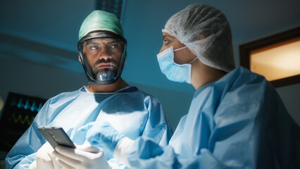 Doctor uses smartphone in surgery room