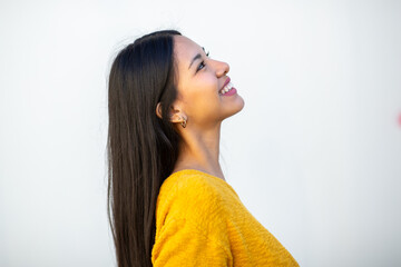 Side of happy young woman smiling and looking up - obrazy, fototapety, plakaty