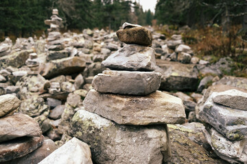 Fototapeta na wymiar stones stacked in pyramids in a forest area