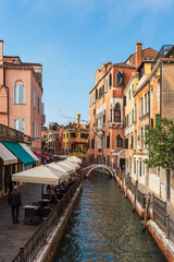 Fototapeta na wymiar Blick auf historische Gebäude in Venedig, Italien