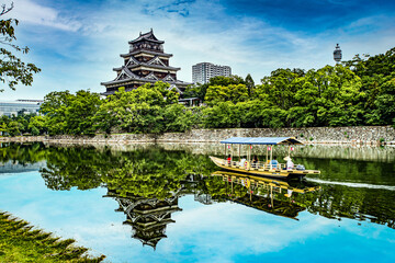 Fototapeta premium 広島城と船