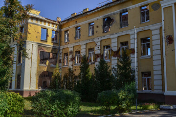 Fototapeta na wymiar A destroyed school in Kharkiv