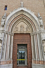 Pesaro, il portale della chiesa di San Domenico - Marche