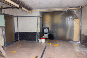 Asbestos removal in basement - 655902540
