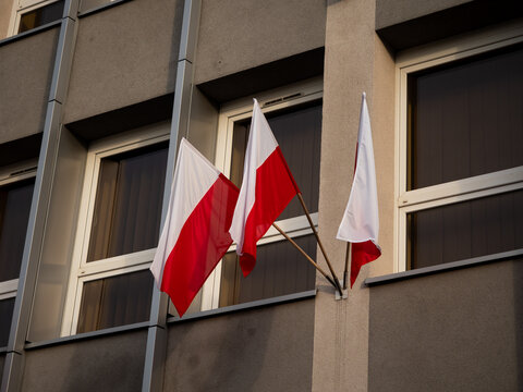 Polski flagi na maszcie - biało-czerwona flaga, Polska, 11 listopada, 3 maja, święto narodowe