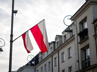 Polski flagi na maszcie - biało-czerwona flaga, Polska, 11 listopada, 3 maja, święto narodowe - obrazy, fototapety, plakaty