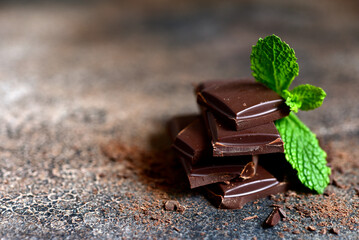 Dark chocolate slices with fresh mint .