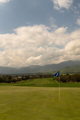 Obraz premium golf course with flag