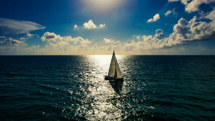 Obraz premium sailboat at sunset