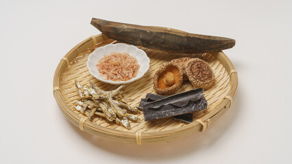 和風の出汁(だし)イメージ｜鰹節・削り節・昆布・煮干し・椎茸
