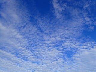 壁紙材料-青空と白い雲