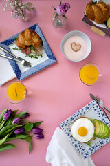 Bruch Top View on Pink