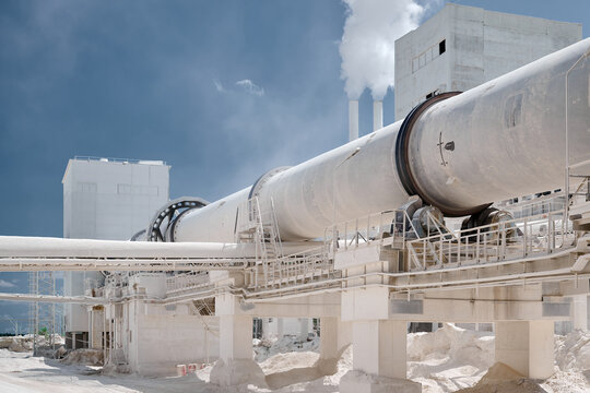 Tubular rotary furnace for roasting lime clinker and cement