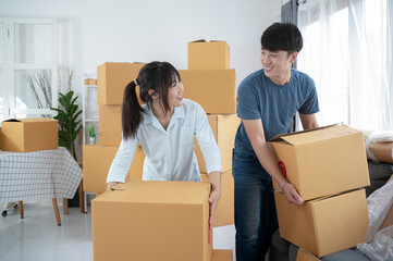 A young couple moves to a new house.