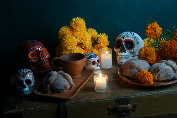 Pan de muerto, chocolate, flores de cempasúchil, día de muertos, tradiciones mexicanas, otoñal. octubre, artesanal