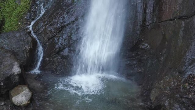Wasserfall in den Alpen 