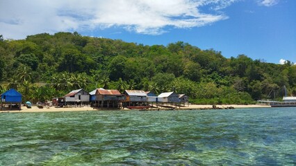 Obraz premium fishing village on the river