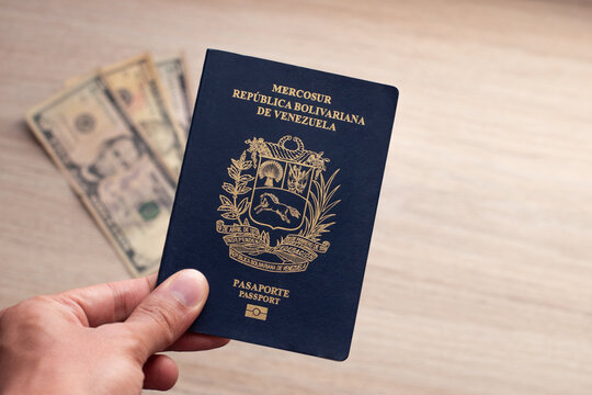 Pasaporte  de Venezuela con dolares 