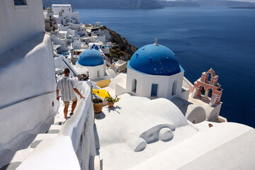  Whitewashed buildings on the edge of the caldera cliff in Oia village, Santorini, Greece