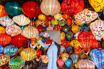 Fotobehang Vietnamese  paper lanterns in Hoi An ancient town. Traditional Vietnamese culture and lanterns at Hoi An ancient city Vietnam © munduuk