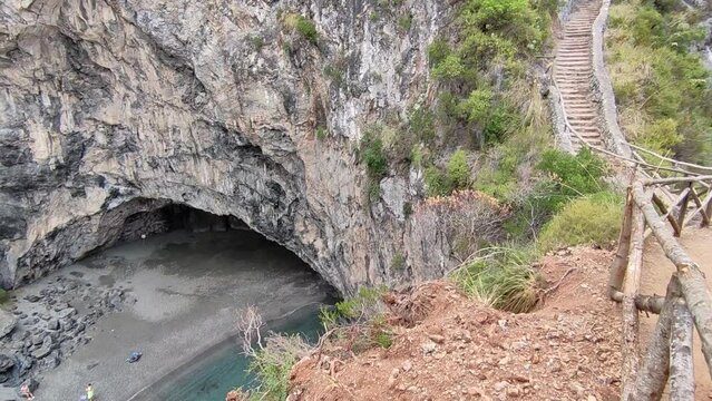 San Nicola Arcella - Panoramica della spiaggia dell'Arco Magno dal sentiero