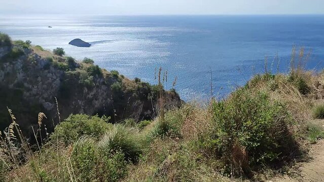 Torca - Panoramica del Monte di Torca dal sentiero verso Crapolla