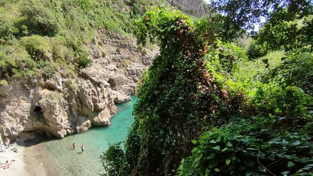 Torca - Scorcio della Spiaggia di Crapolla dal sentiero