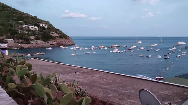 Marina del Cantone, panoramica, panorama, paesaggio, Massa Lubrense, Nerano, Baia di Nerano, Baia di Marina del Cantone, baia, spiaggia, lido, ombrelloni, lettini, stabilimento balneare, fondale, borg