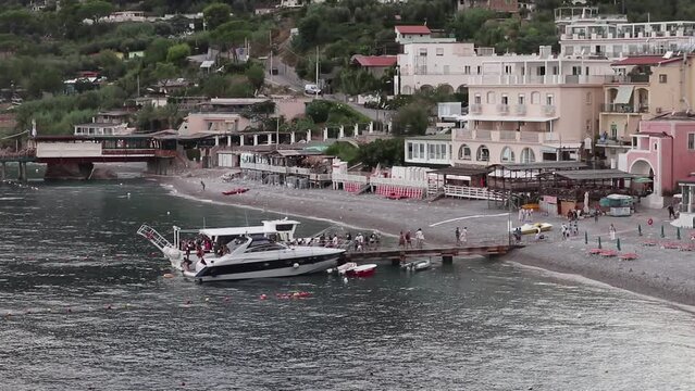 Marina del Cantone, panoramica, panorama, paesaggio, Massa Lubrense, Nerano, Baia di Nerano, Baia di Marina del Cantone, baia, spiaggia, lido, ombrelloni, lettini, stabilimento balneare, fondale, borg