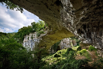 Obraz premium The Veja bridge is a natural rock arch that has inspired artists and poets such as Andrea Mantegna and Dante Alighieri. Lessinia, Italy.