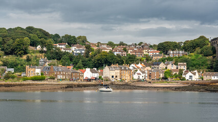 Fototapeta na wymiar Houses in the fishing port of the coast of Edinburgh in the Firth of Forth, Scotland.