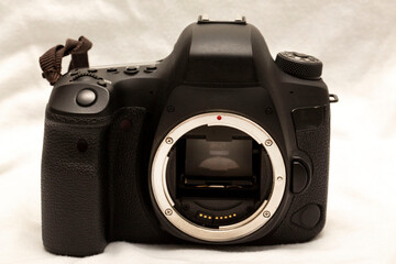 Câmera fotográfica DSLR profissional. Câmera digital para fotografia profissional.    