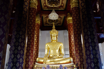 Fototapeta premium Buddha statue in a temple in northern Thailand.