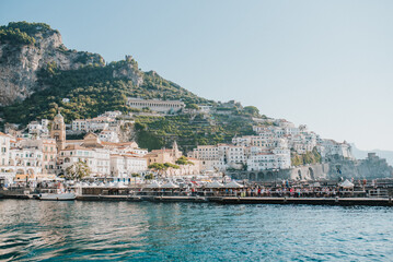 Fototapeta na wymiar Amalfi, Włochy, IT, Italia, wybrzeże, brzeg, woda, morze, fale, morski, wybrzeze, italia, podróż, miasteczko, krajobraz, port, lato, amalfi, europa, tourismus