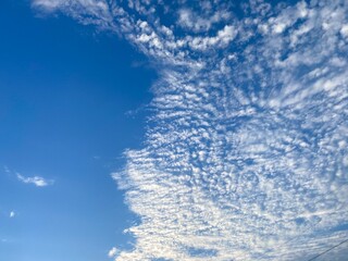 Obraz premium Blue sky with clouds background