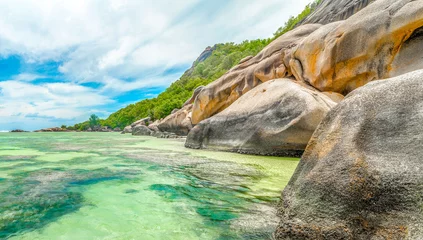 Crédence de cuisine en verre imprimé Anse Source D'Agent, île de La Digue, Seychelles Granite rocks and coral reef in world famous Anse Source d'Argent beach