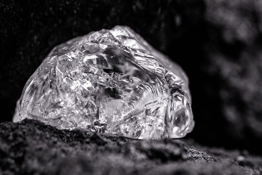 Petalite, petalite or castorite is an important mineral for obtaining lithium, battery industry, lithium source