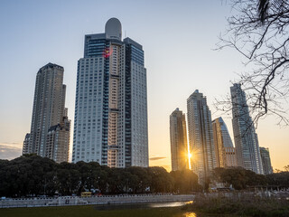 Fototapeta premium Buenos Aires al atardecer desde Puero Madero