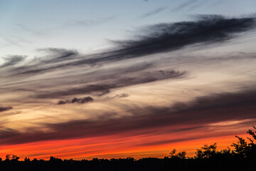 Allassac (Corrèze, France) - L'embrasement du ciel au coucher du soleil - 656768943