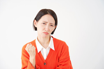 怒る女性　白背景