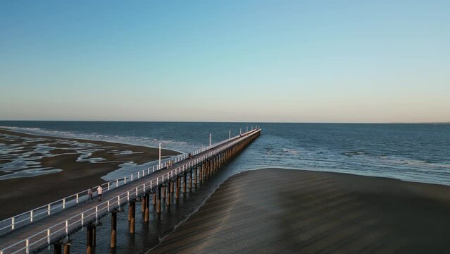 An historic Queensland icon, the Urangan Pier is a must-see attraction on the Fraser Coast. Captured on drone, the Hervey Bay landmark stretches nearly one kilometre out to sea.